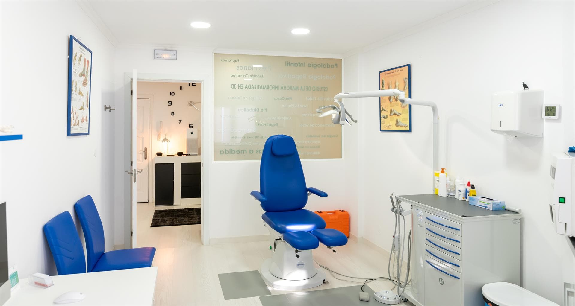 Instalaciones de nuestra clínica de podología en Boiro