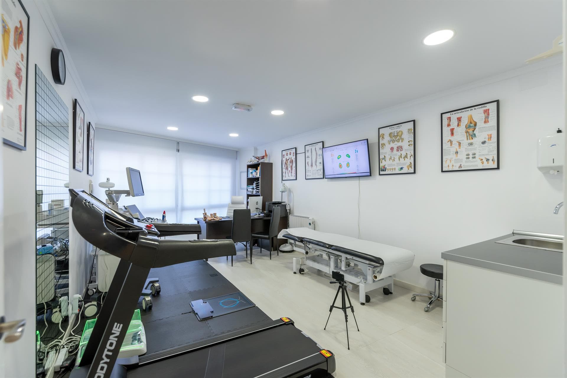 Instalaciones de nuestra clínica de podología en Boiro