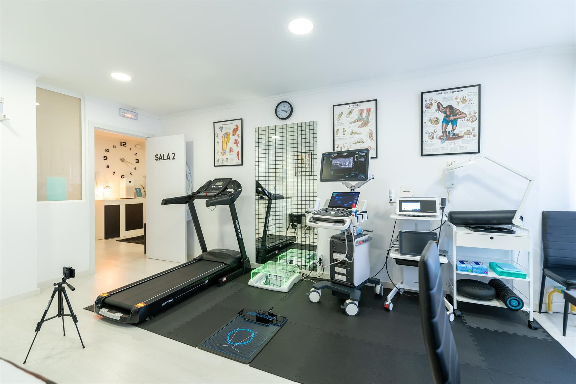 Instalaciones de nuestra clínica de podología en Boiro